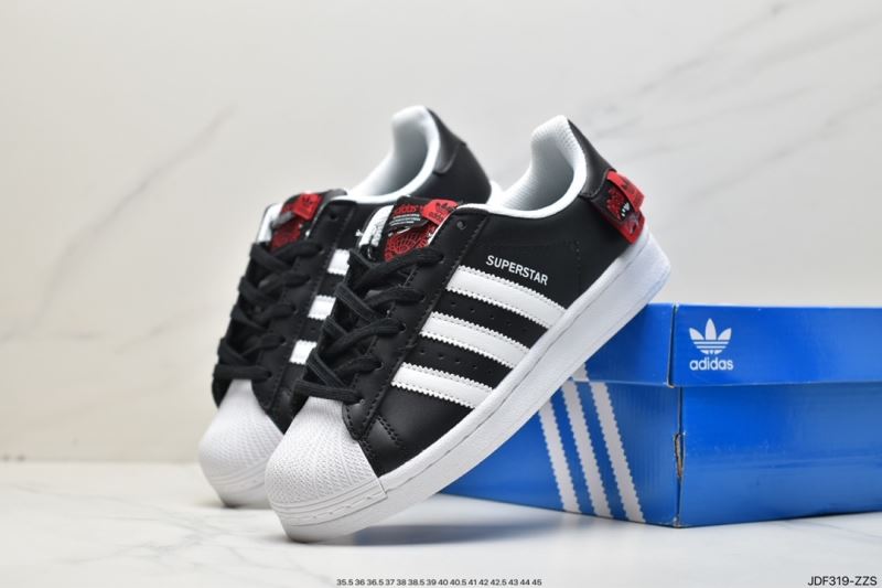 Adidas Sneakers